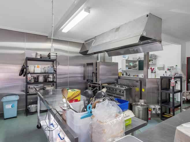 Fully leased city-fringe investment