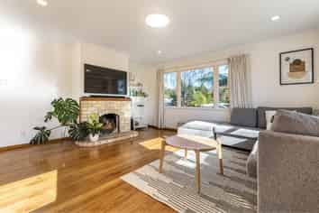 77 Roseberry Avenue, Birkenhead