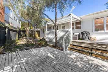 77 Roseberry Avenue, Birkenhead