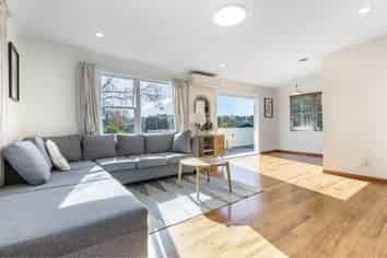 77 Roseberry Avenue, Birkenhead