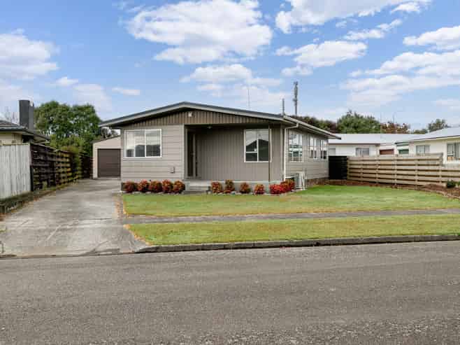 10 Geraldine Crescent, Cloverlea