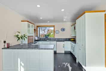 125 East Road, Ascot