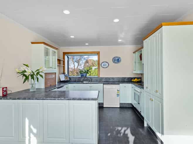 125 East Road, Ascot
