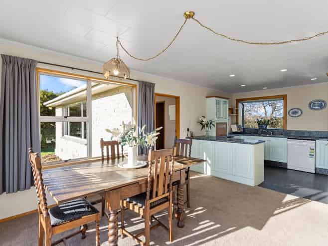 125 East Road, Ascot
