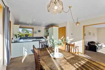 125 East Road, Ascot