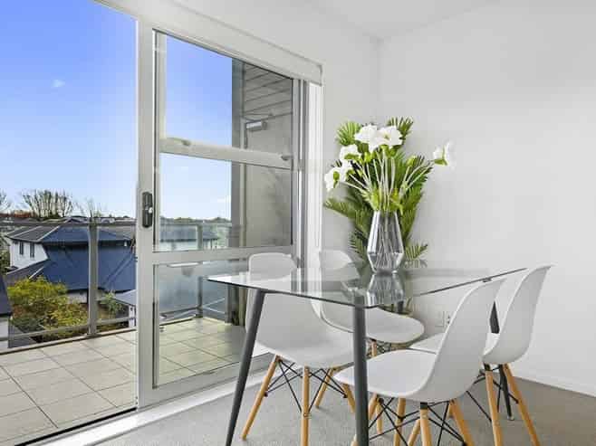 8/101 Caledonian Road, Saint Albans