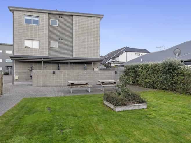 8/101 Caledonian Road, Saint Albans