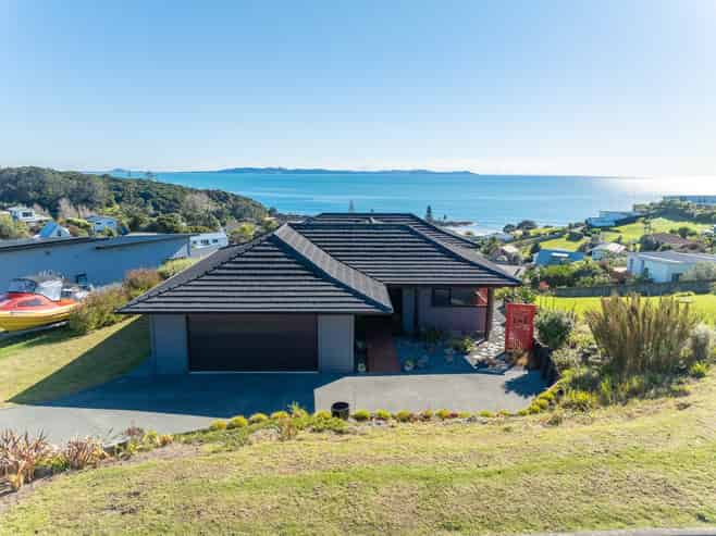 37 Dudley Crescent, Cable Bay