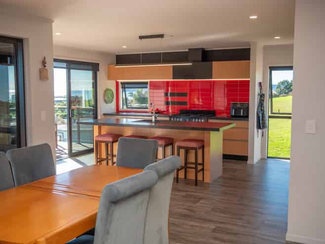 37 Dudley Crescent, Cable Bay