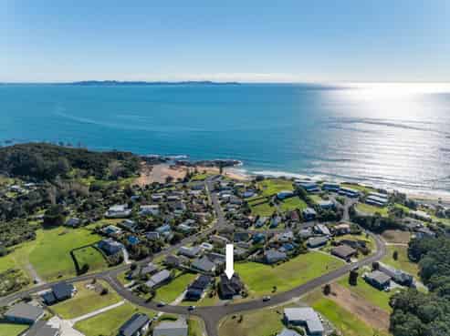 37 Dudley Crescent, Cable Bay
