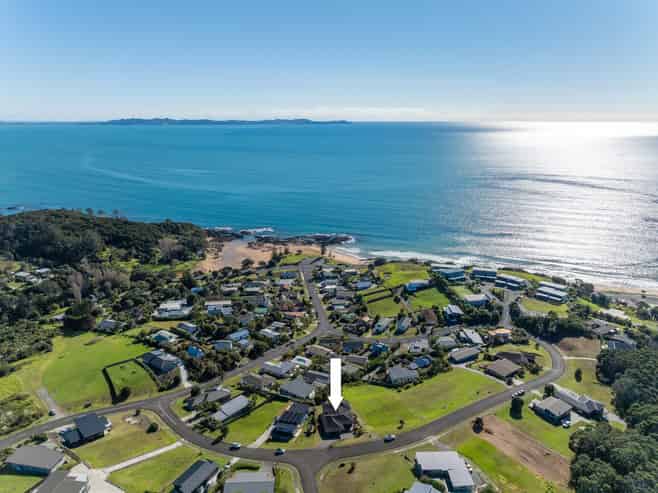 37 Dudley Crescent, Cable Bay