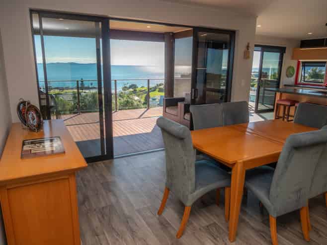 37 Dudley Crescent, Cable Bay