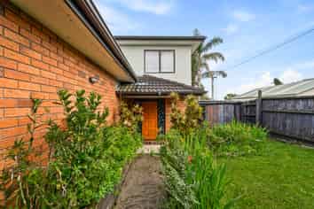 81 Royal Road, Massey