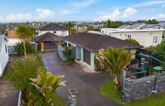81 Royal Road, Massey