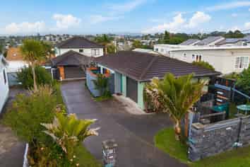 81 Royal Road, Massey