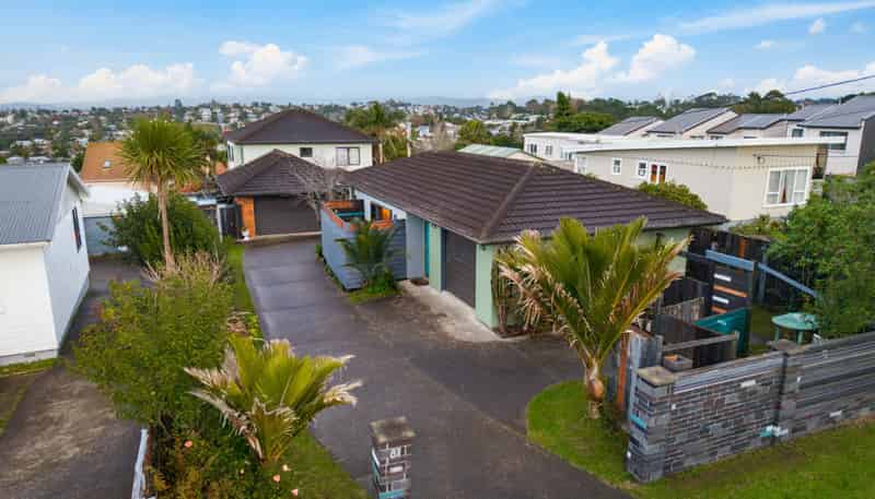 81 Royal Road, Massey