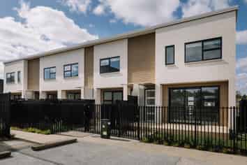 10/14 Yozin Road, Swanson