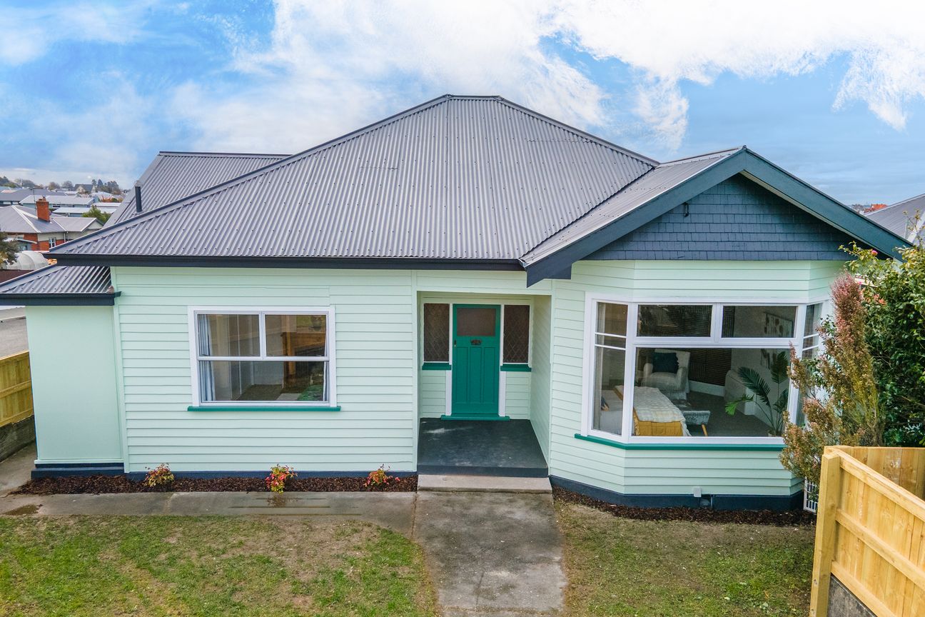 Owner Overseas - Instructions Are Clear: Sell - Bild 3
