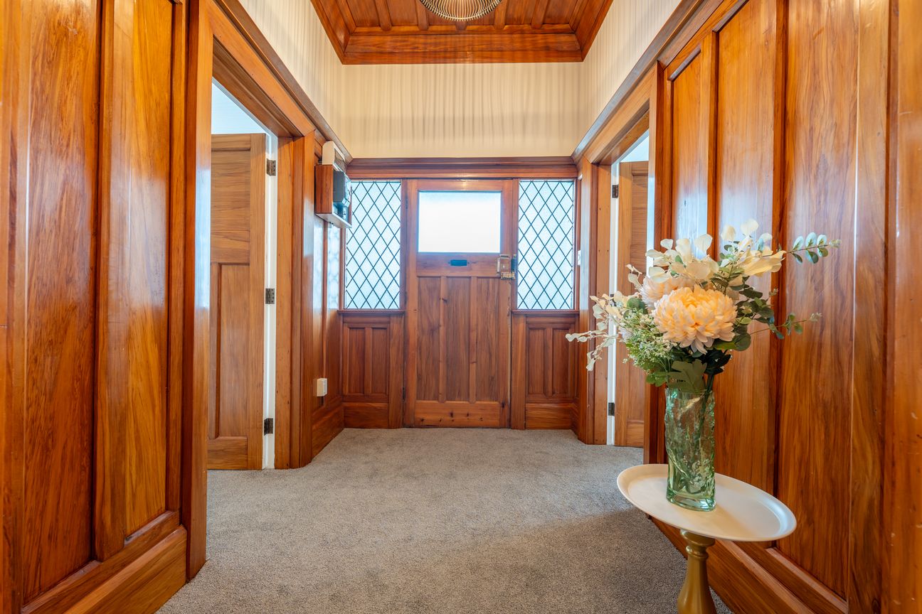 Owner Overseas - Instructions Are Clear: Sell - Bild 6