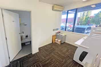 GROUND FLOOR RETAIL/OFFICE IN MEDICAL PRECINCT
