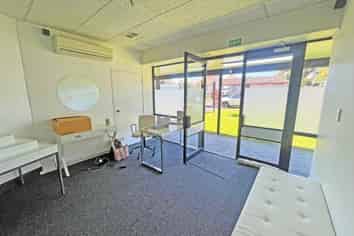 GROUND FLOOR RETAIL/OFFICE IN MEDICAL PRECINCT
