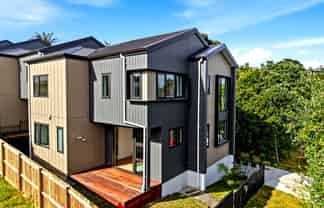 584D Beach Road, Rothesay Bay
