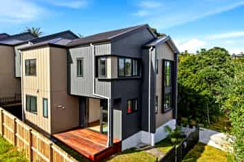 584D Beach Road, Rothesay Bay