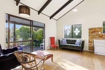 32 Charles Crescent, Rainbow Point