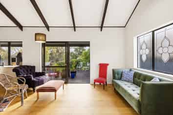 32 Charles Crescent, Rainbow Point