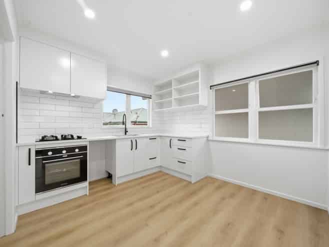 2/62 Great South Road, Papakura