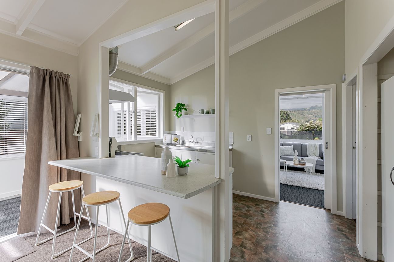 Home & Income with space to adapt - Więcej