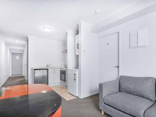 D/8/30 Hunter Street, Hamilton Lake