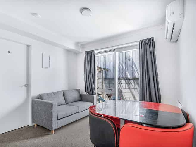 D/8/30 Hunter Street, Hamilton Lake