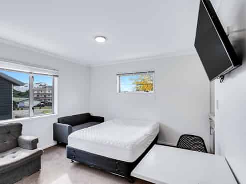 D/8/30 Hunter Street, Hamilton Lake