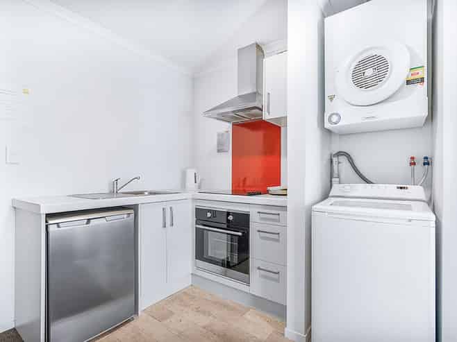 D/8/30 Hunter Street, Hamilton Lake