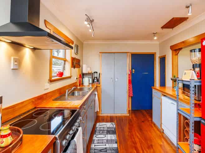 296 Tremaine Avenue, Takaro