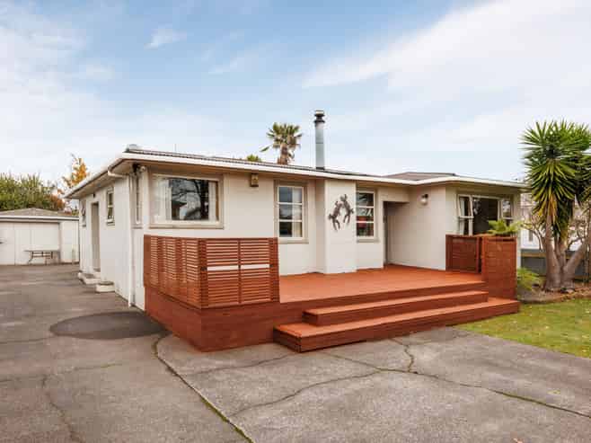 296 Tremaine Avenue, Takaro