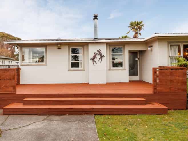 296 Tremaine Avenue, Takaro