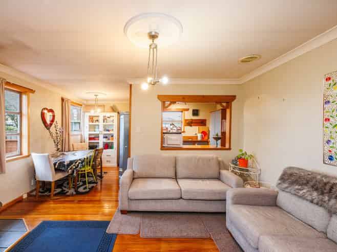 296 Tremaine Avenue, Takaro