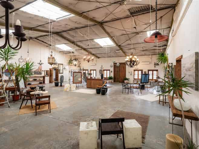 Character Showroom & Warehouse Opportunity