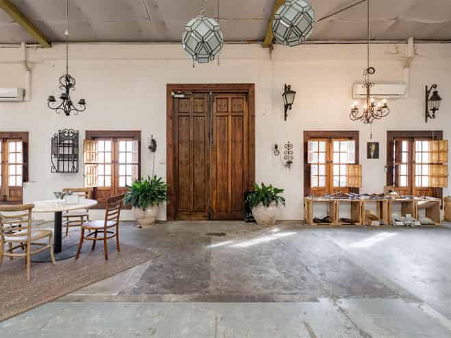 Character Showroom & Warehouse Opportunity