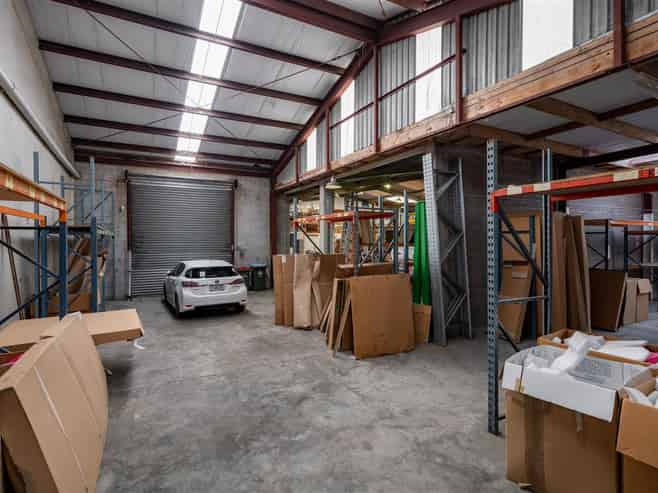 Character Showroom & Warehouse Opportunity