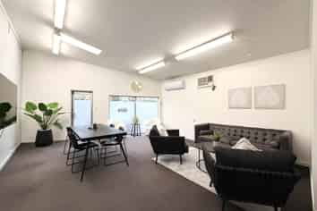 PROMINENT PORTLAND ROAD OFFICE / RETAIL
