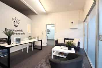 PROMINENT PORTLAND ROAD OFFICE / RETAIL
