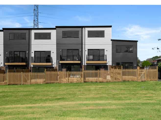 1/22 Cherry Tree Place, Massey