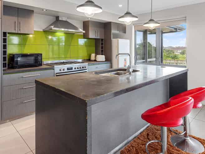 18 North Crest Drive, Onerahi