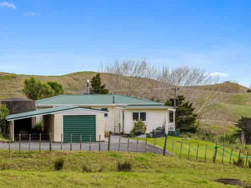 4062 Kaipara Coast Highway, Tauhoa