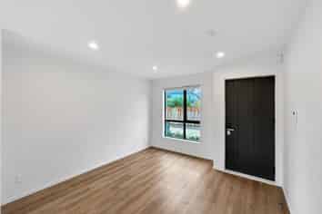 C/73 Kings Road , Panmure
