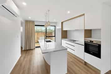 C/73 Kings Road , Panmure