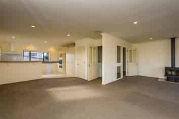 15 Nether Green Crescent , Johnsonville